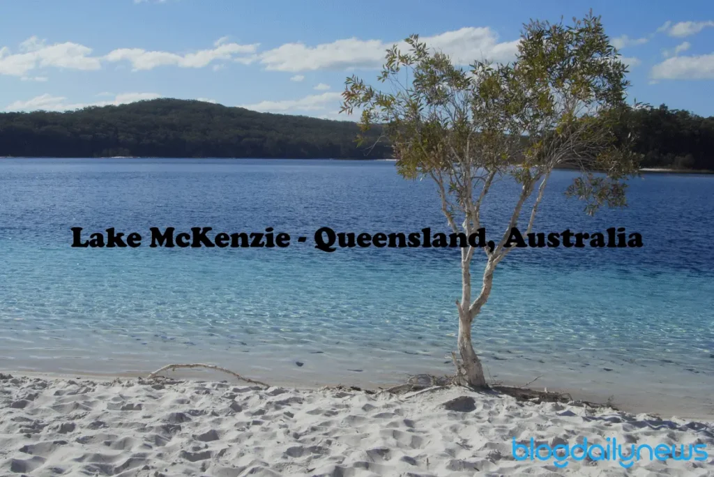 lake-mcKenzie-queensland-australia